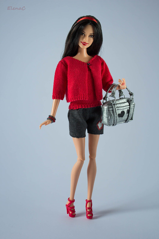 Creazioni per Barbie 32: Shorts neri e twin set rosso